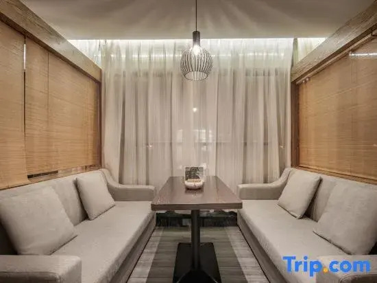 Yangzi Grey Whale Smart Hotel (Jiangyou Huopao Street)