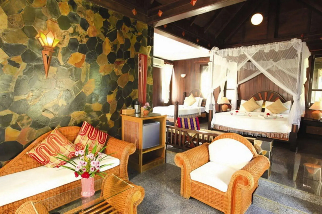 Palm Island Hotel