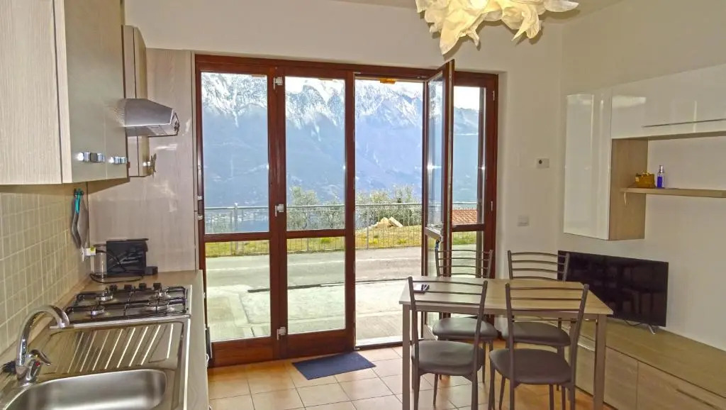 La Quiete 19 Lake view apartment by Gradadomusmea