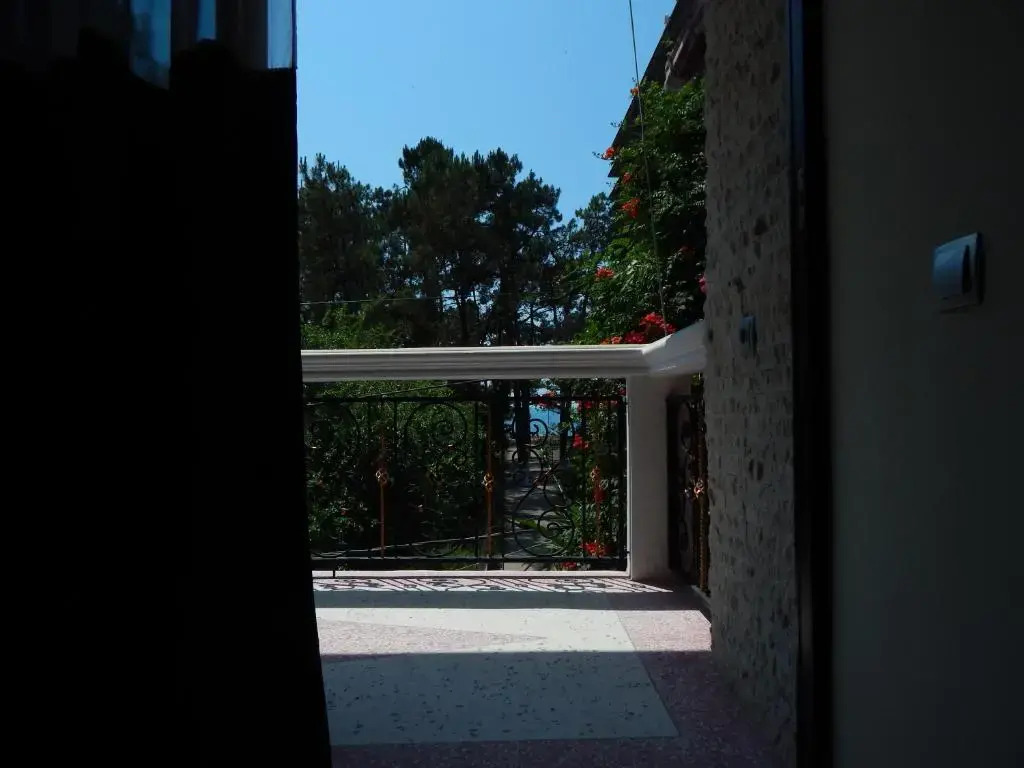 Guesthouse "Earth Center"
