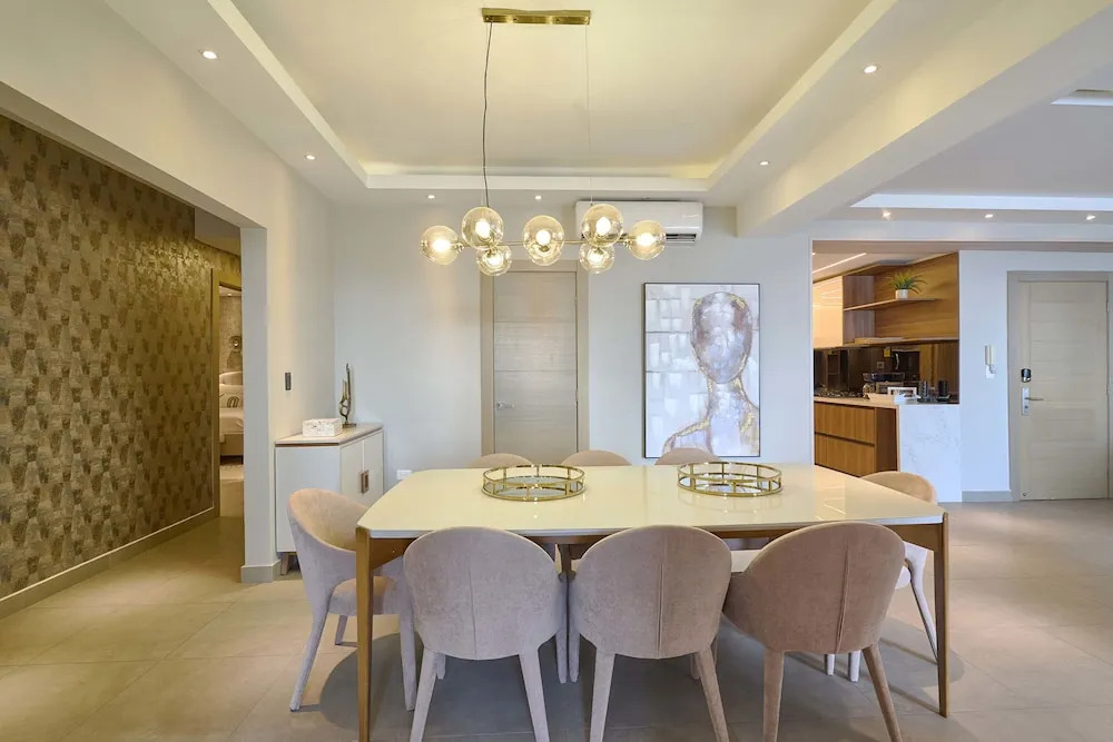 3BR Elegant Spot Downtownsd Family Pool