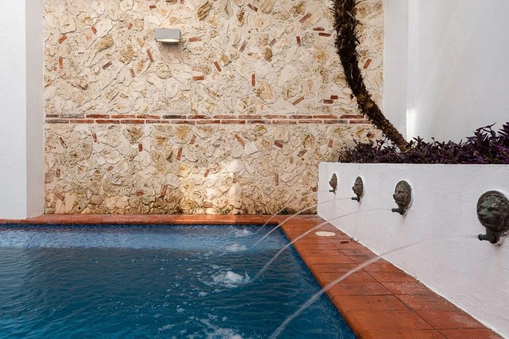 Amazing 6BR 2Pools - Sundeck & BBQ