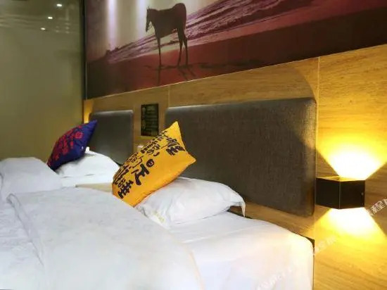 Junyi Hotel(Anqing Susong County Bus station of Fuyu Town)