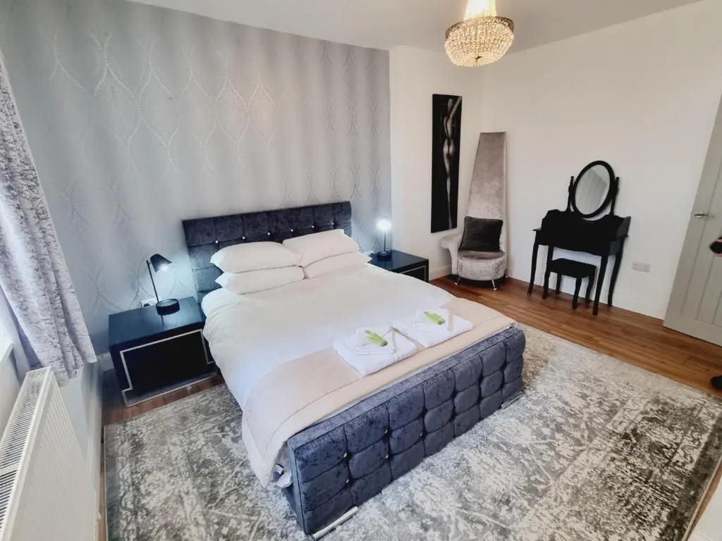 Exquisite 10 bed Villa hot tub and games room