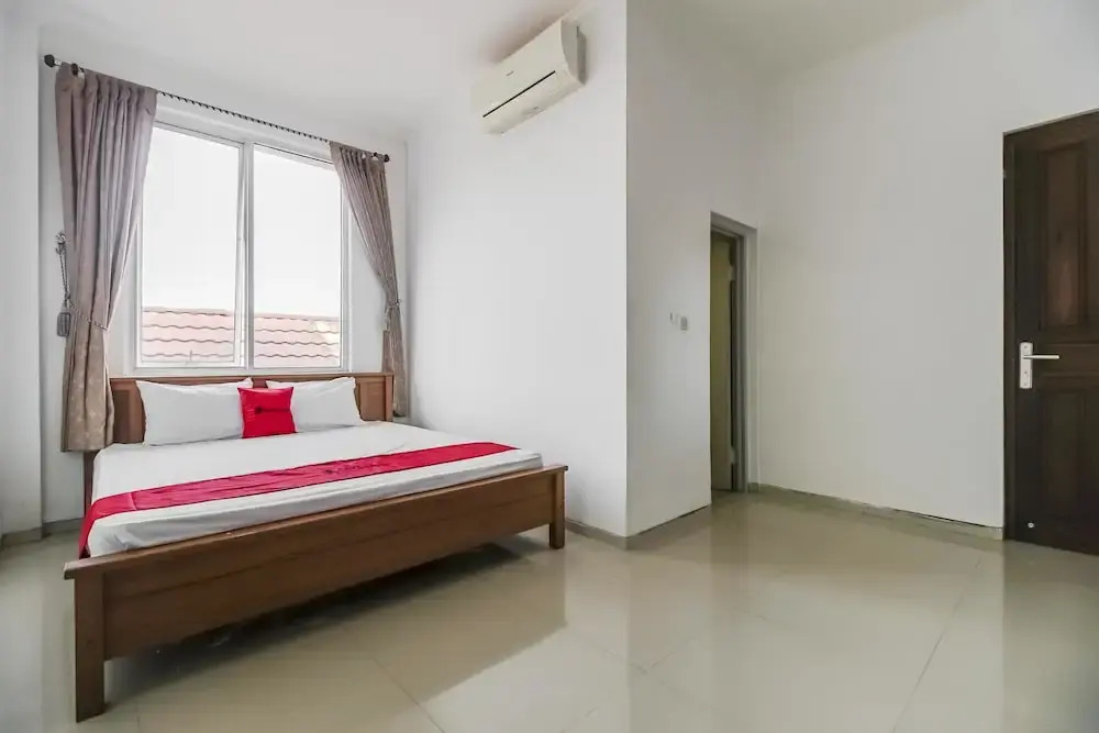 RedDoorz near Pantai Tanjung Pendam 2