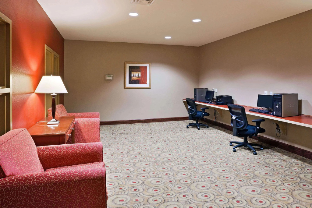 La Quinta by Wyndham Olathe