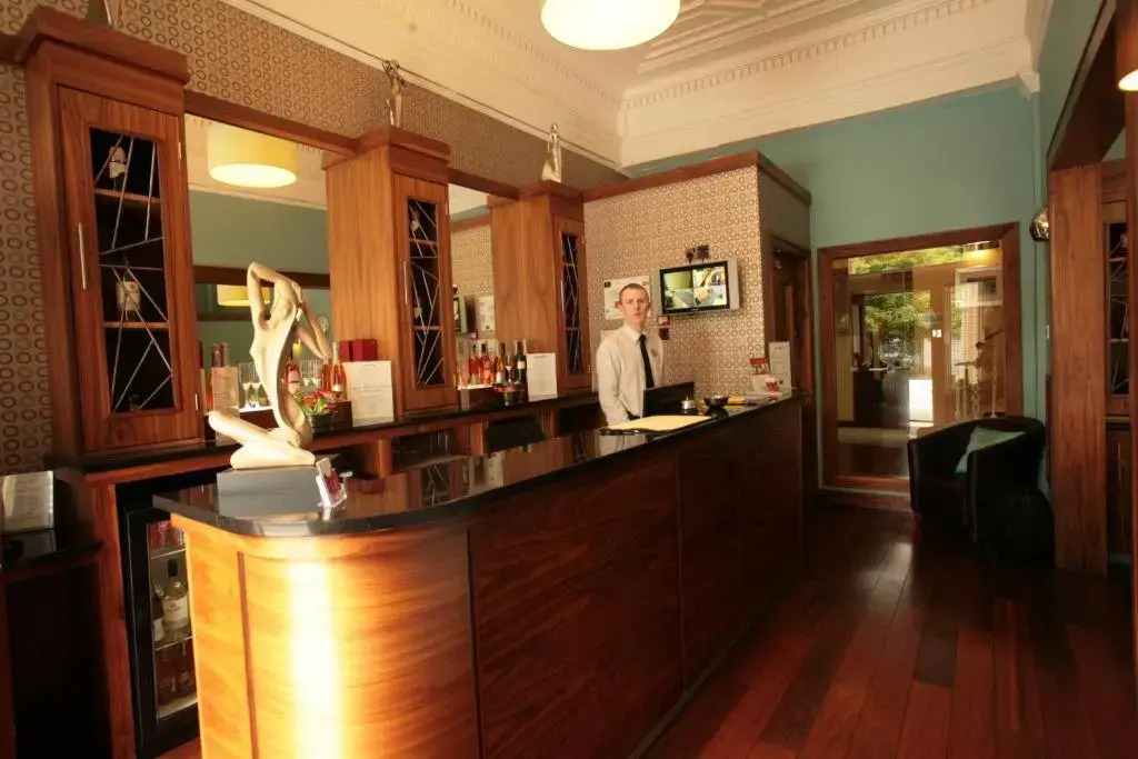 Acorn Hotel