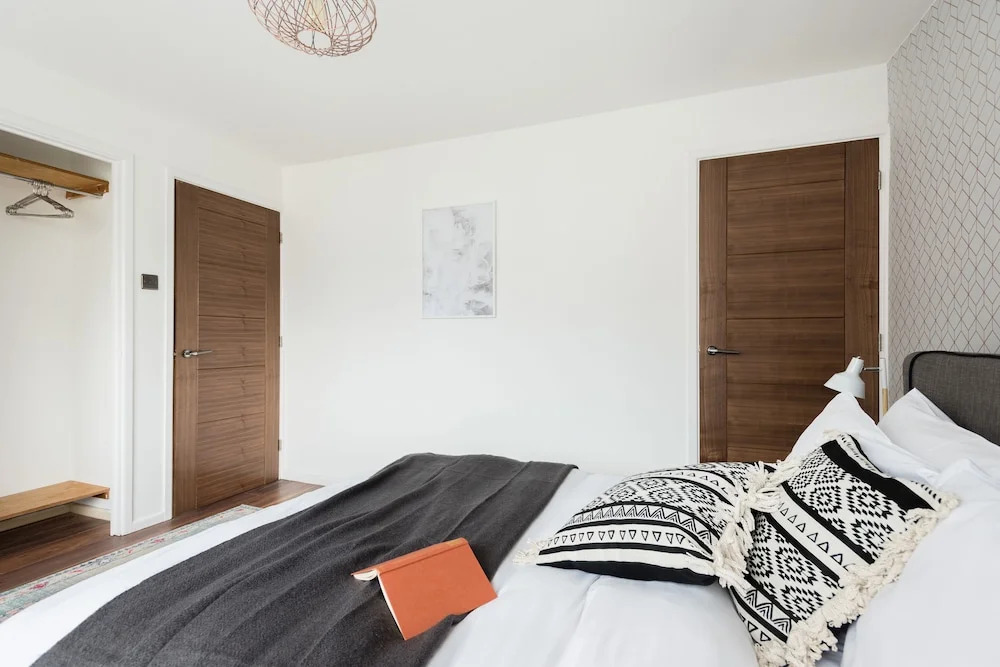 The Jericho Terrace House - 2BD + Parking