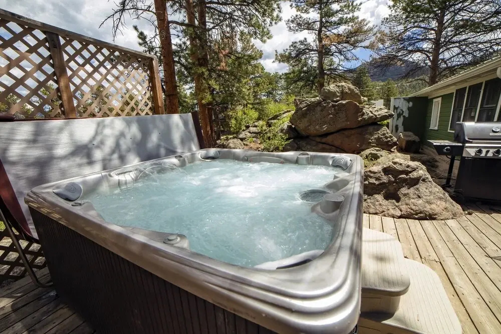 Charming Cabin, Next To National Park 3 Bedroom Cabin - #20-NCD0297
