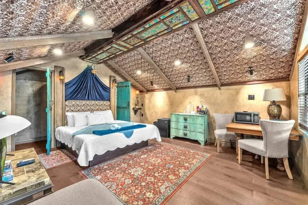 Tranquil Retreat W/hot-tub 10-mins to Downtown!