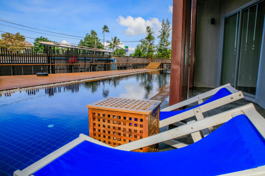 Elegant Pool Access Townhouse Near Beach