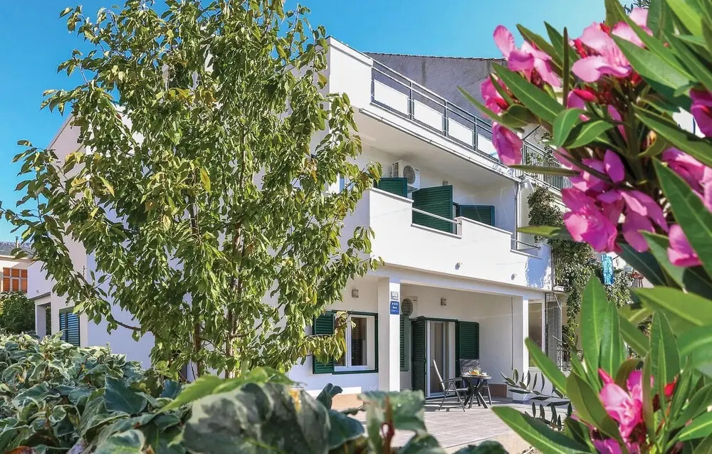 Awesome Apartment in Kastel Stari With Wifi
