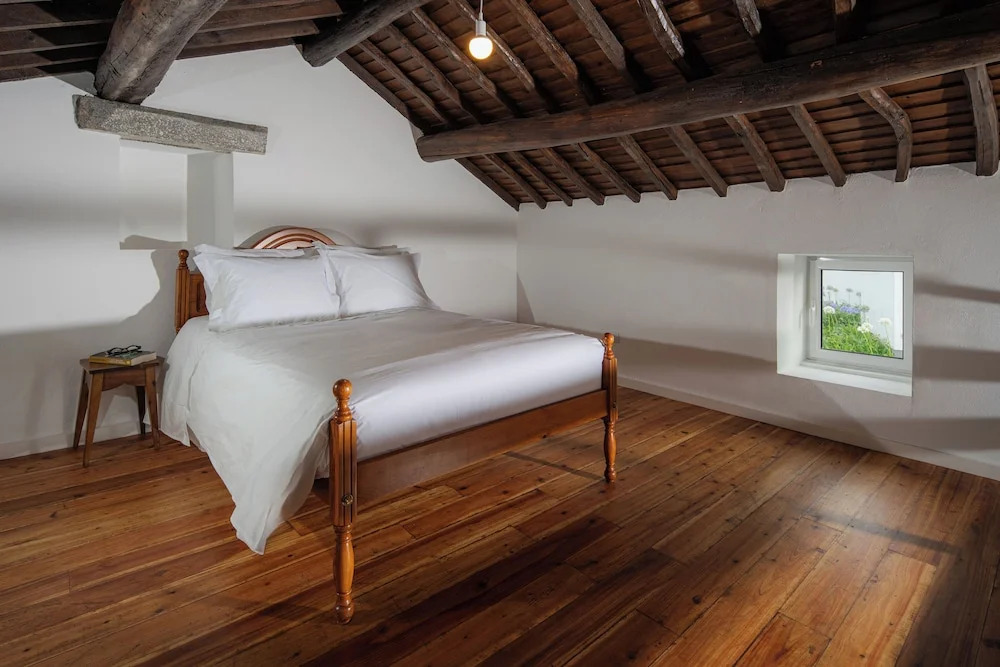 ENTRE MUROS - Turismo Rural - Casas com jardim e acesso direto ao mar