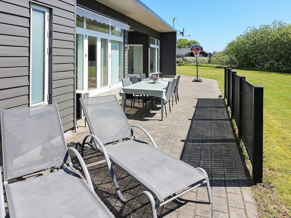 Pretty Holiday Home in Hadsund With Roofed Terrace