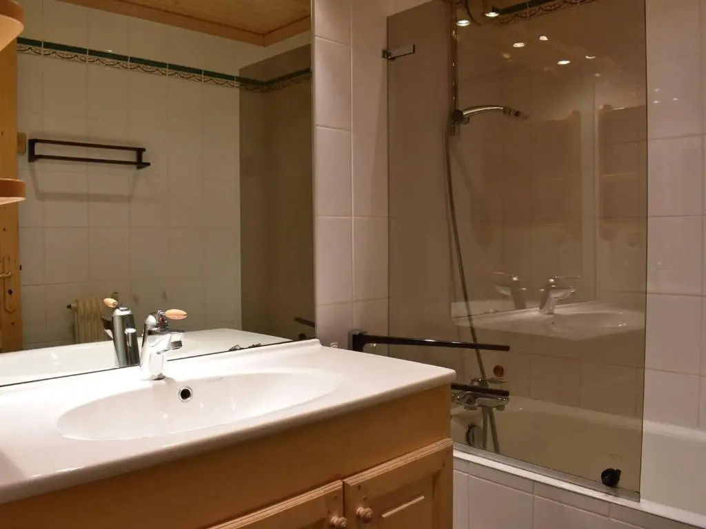 Appartement Méribel, 2 pièces, 4 personnes - FR-1-180-68