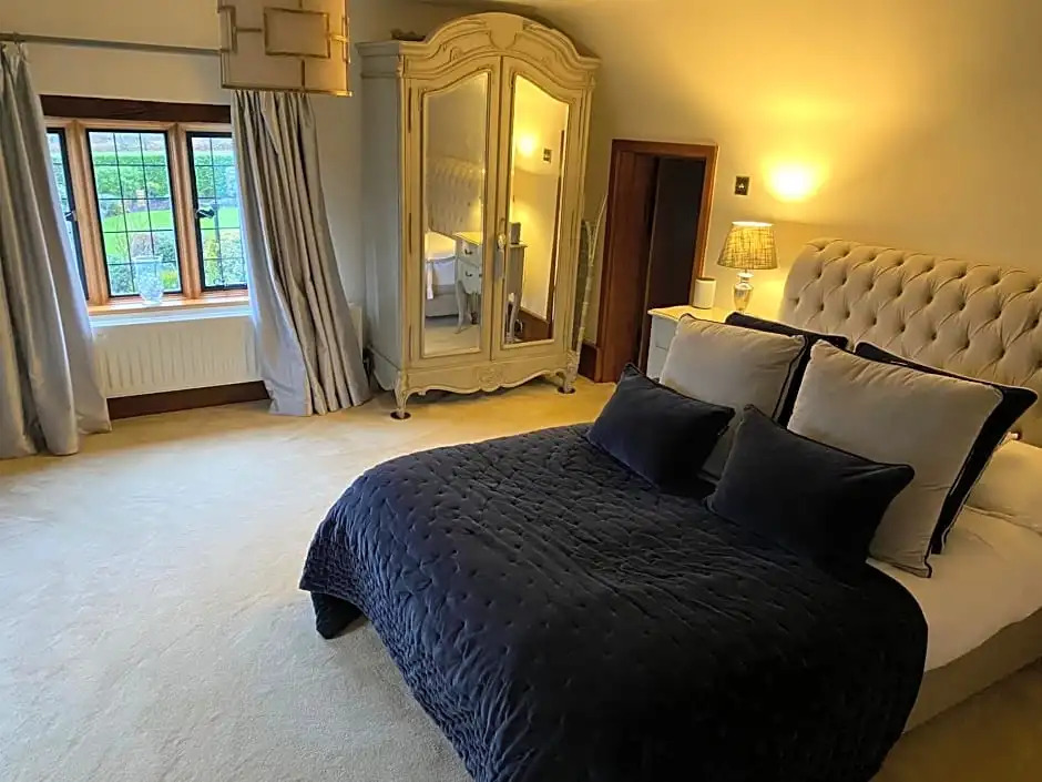 Hood Lane Farm - The Pod - Luxury Glamping Holiday Lodge