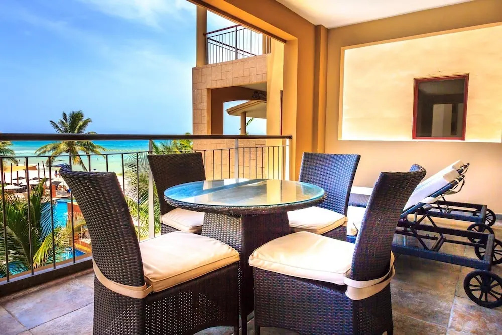 El Faro 303 Reef 1 Bedroom Condo by Redawning