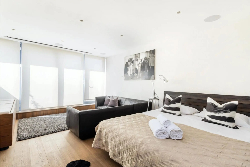 Woo-16 Woodseer Luxurious Town House With Garden Near Brick Lane