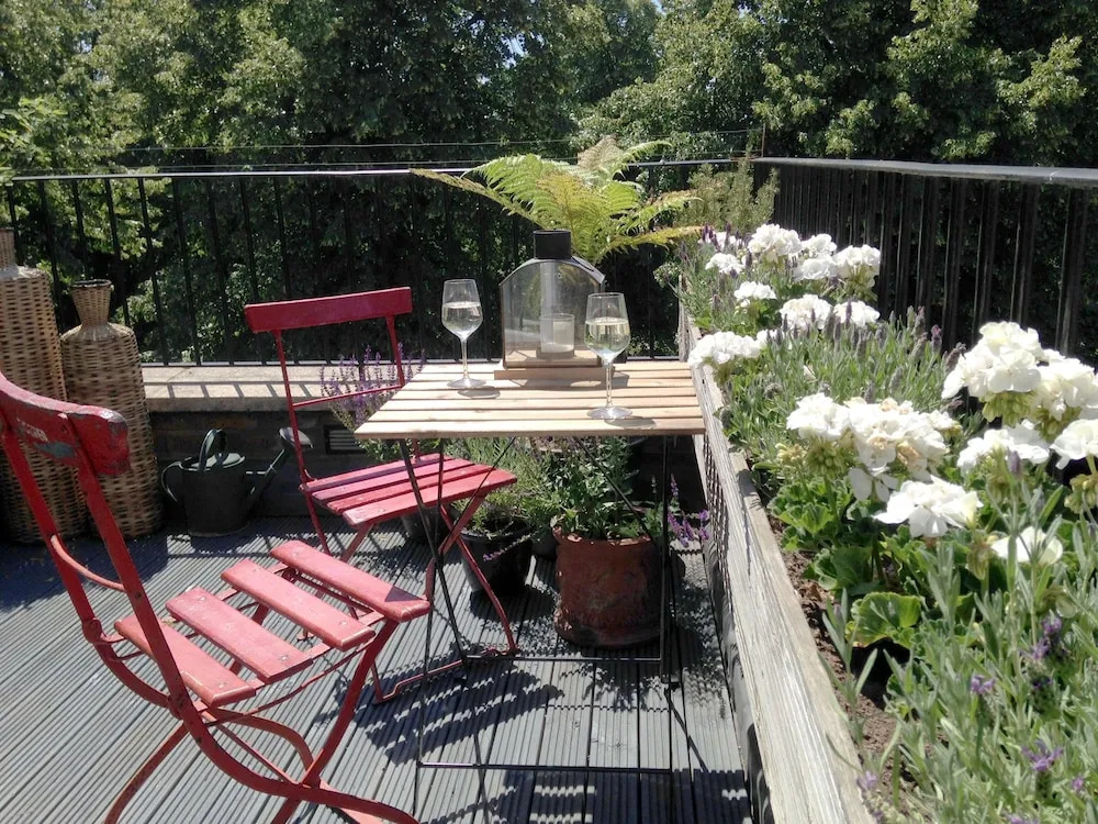 2 Bedroom Apartment In Chelsea With Terrace