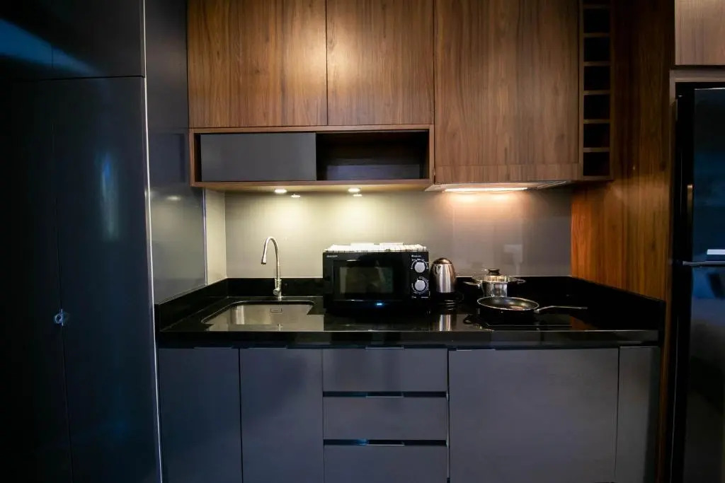 Escape Condominiums Beachfront Suites - Mae Phim