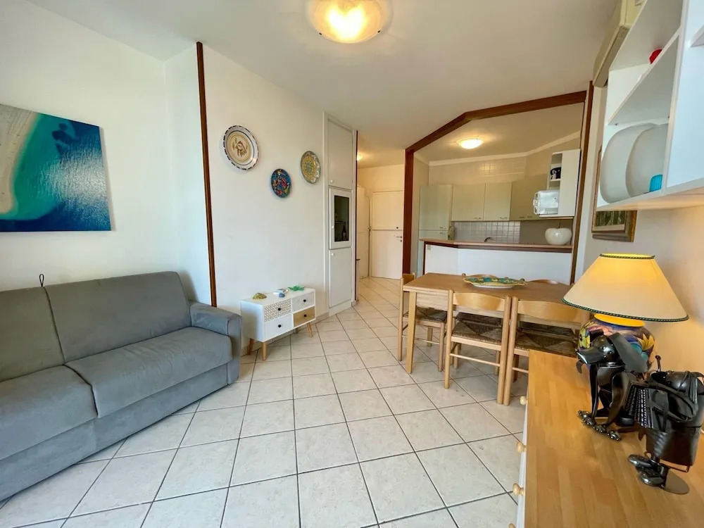 Bright Apartment With Shared Pool