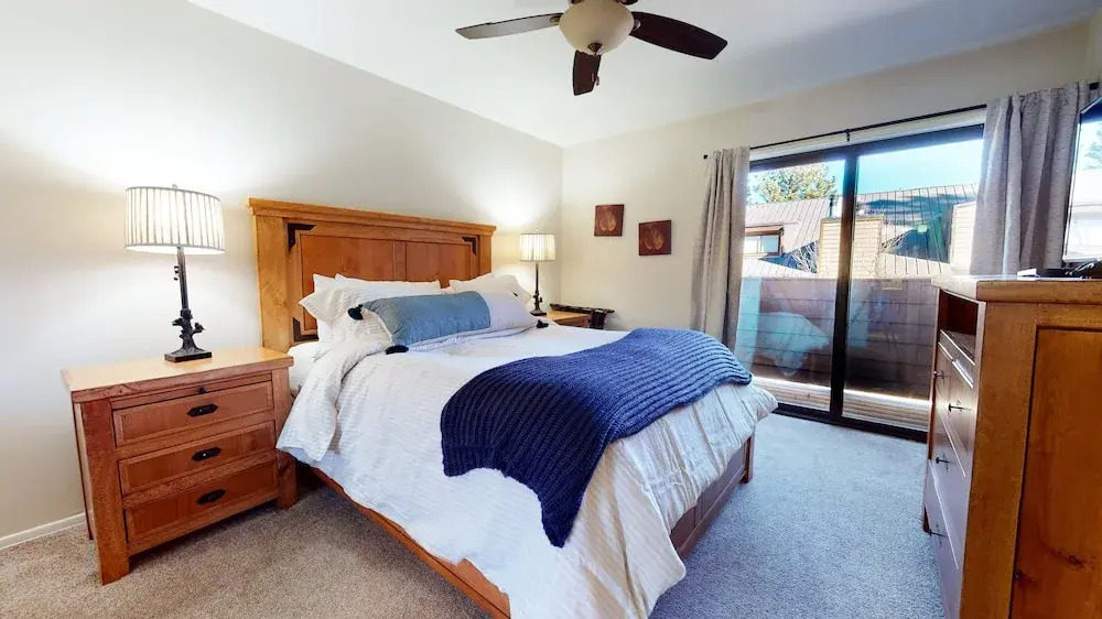 San Sierra 26 Pet-Friendly, Mountain Modern, Walk to The Village by RedAwning