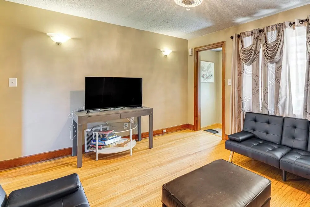 Large Yard & Furnished Deck: Cheektowaga Getaway!