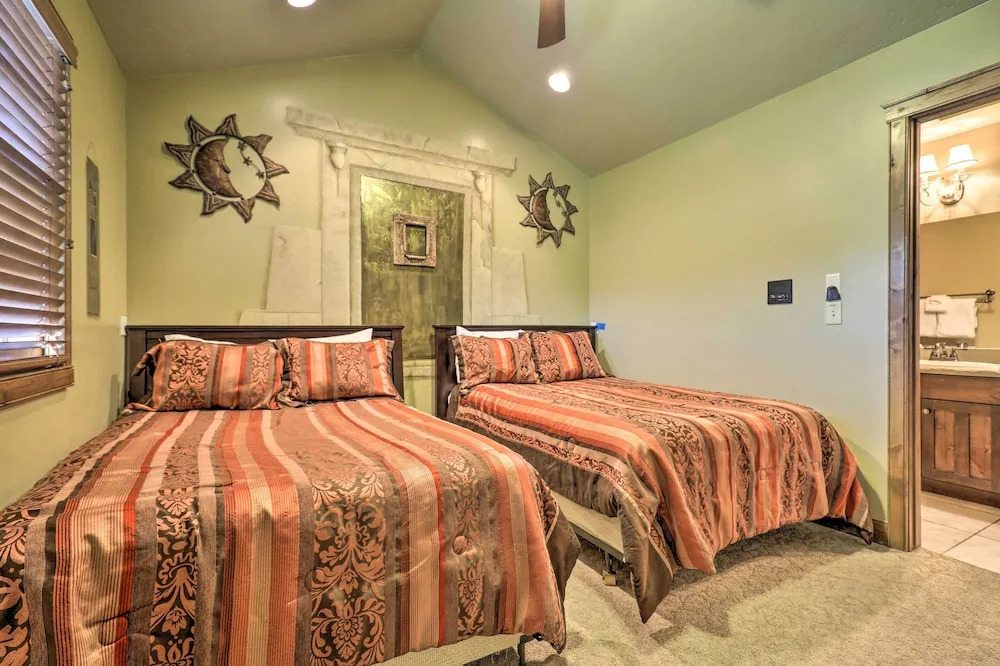Luxurious Cedar City Getaway: 32 Mi to Brian Head!