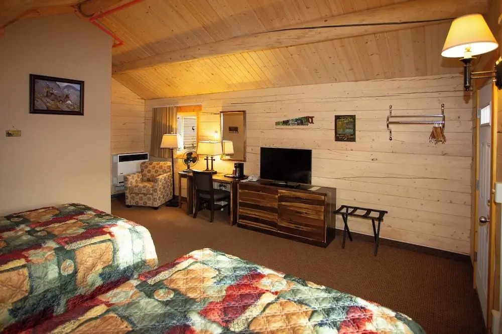 Young's Motel
