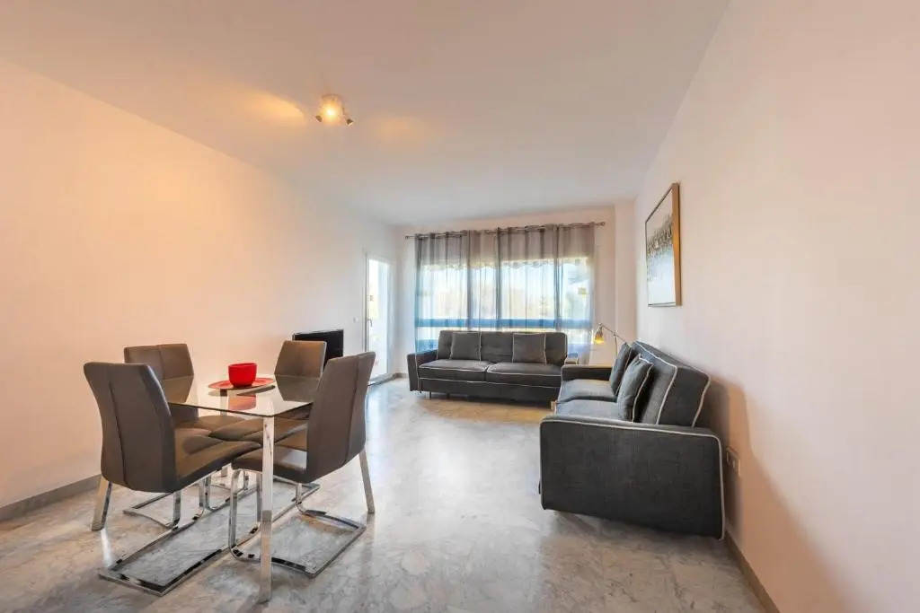 Beach Front apartment in Puerto Banus