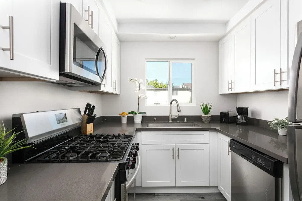 Chic City Apt Near Americana Glendale