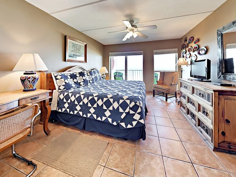 4400 Gulf Blvd Condo Unit 402