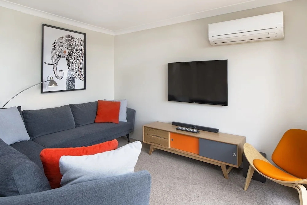 Avalanche 6 - Sophisticated style & modern comfort with a central loca