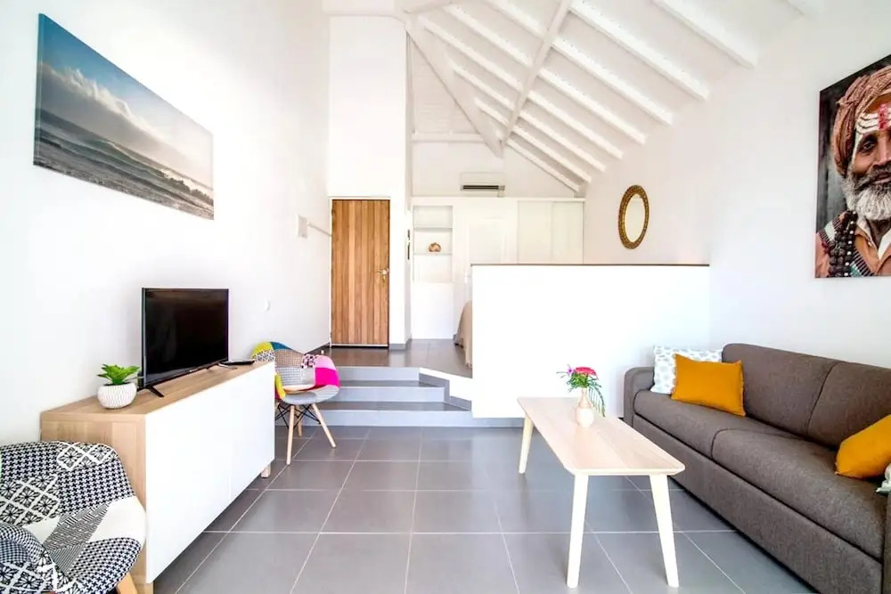 Studio in Cul-de-sac, With Wonderful Mountain View, Shared Pool and Furnished Terrace