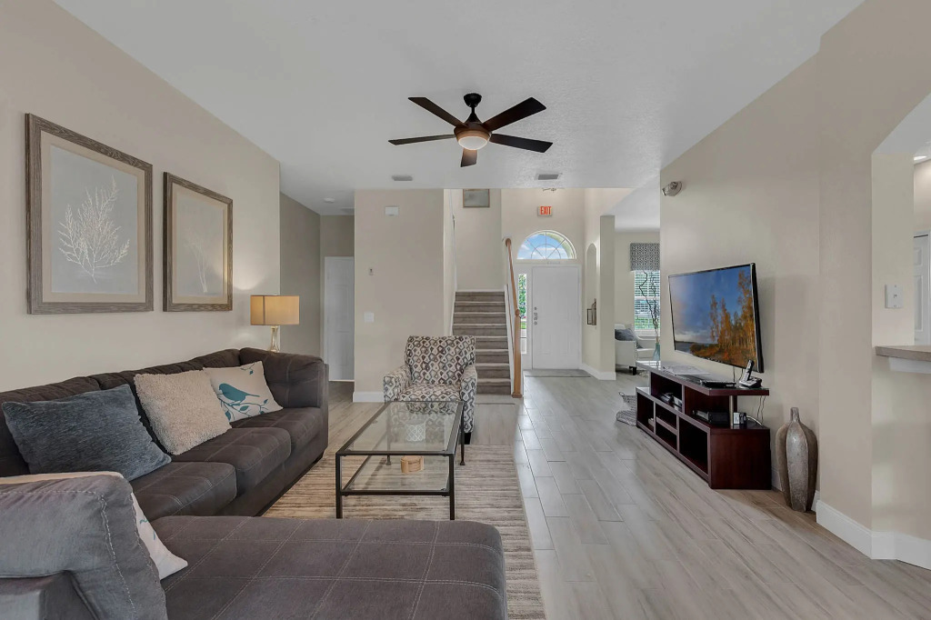 CP114MD - 5 beds pool & spa home with game room, Davenport, US