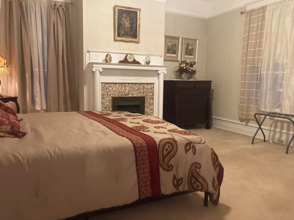 Enloe House Lodging & Events