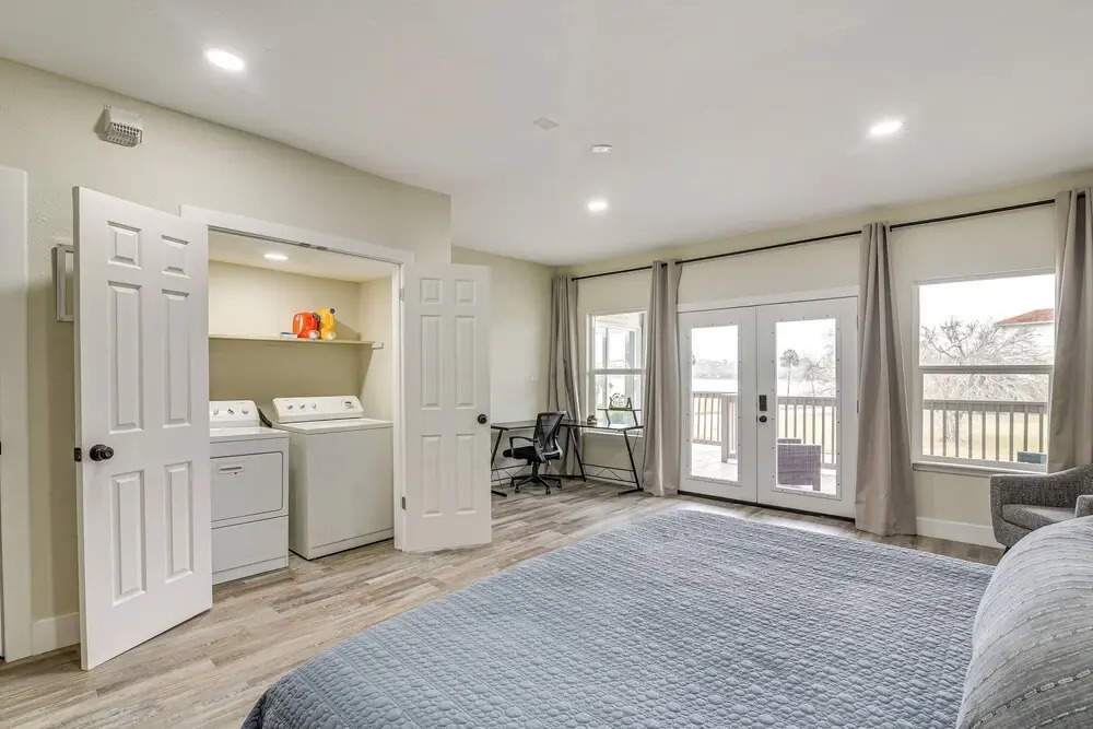 7 Mi to Kemah Boardwalk: Waterfront Houston Condo