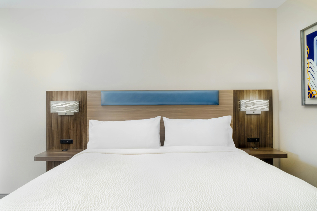 Holiday Inn Express Pratt by IHG
