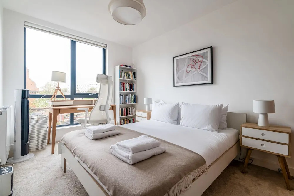 Modern Brixton Jewel Apartment