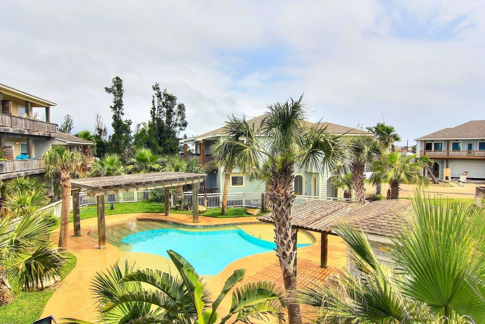 Getaway 3 Bedrooms 3.5 Bathrooms Townhouse
