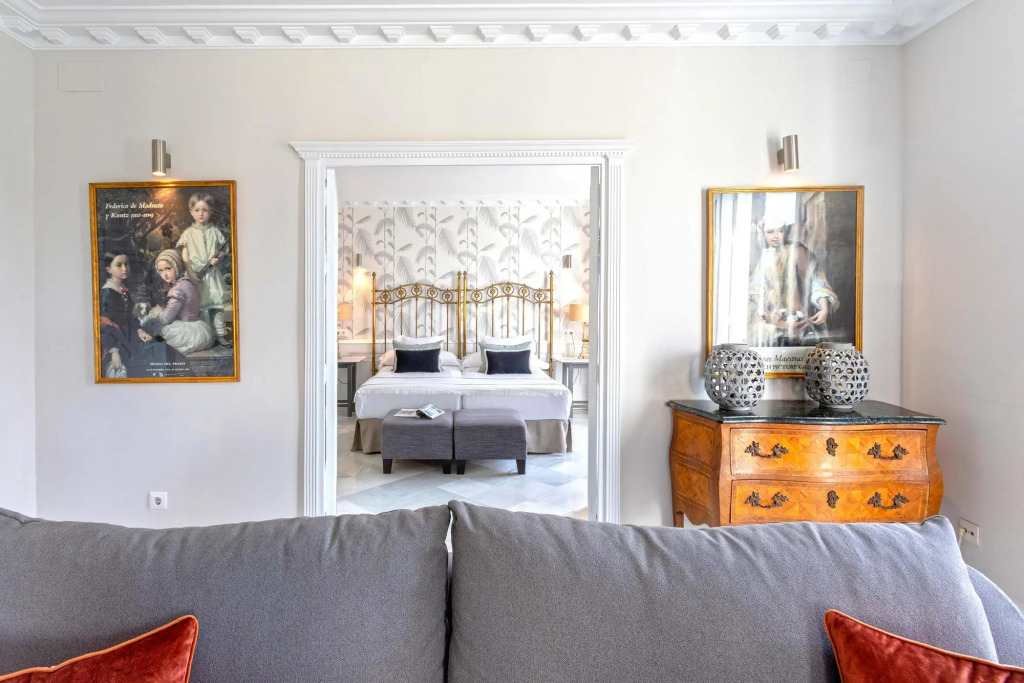 Spectacular 4BD apartment near Alcazar. San Fernando