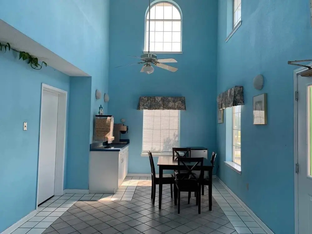 Key West Inn - Chatsworth
