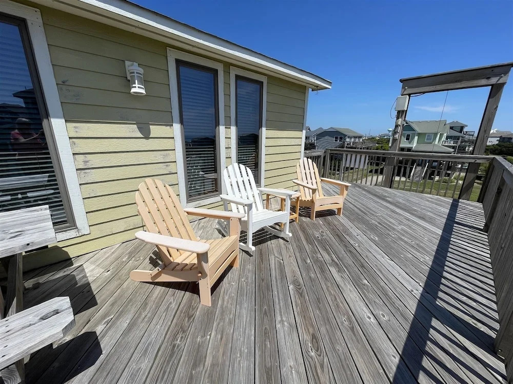 Southern Star 5 Bedroom Cottage by RedAwning