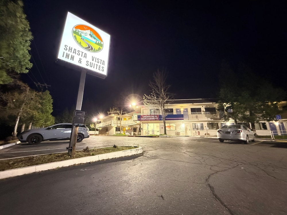 Shasta Vista Inn & Suites