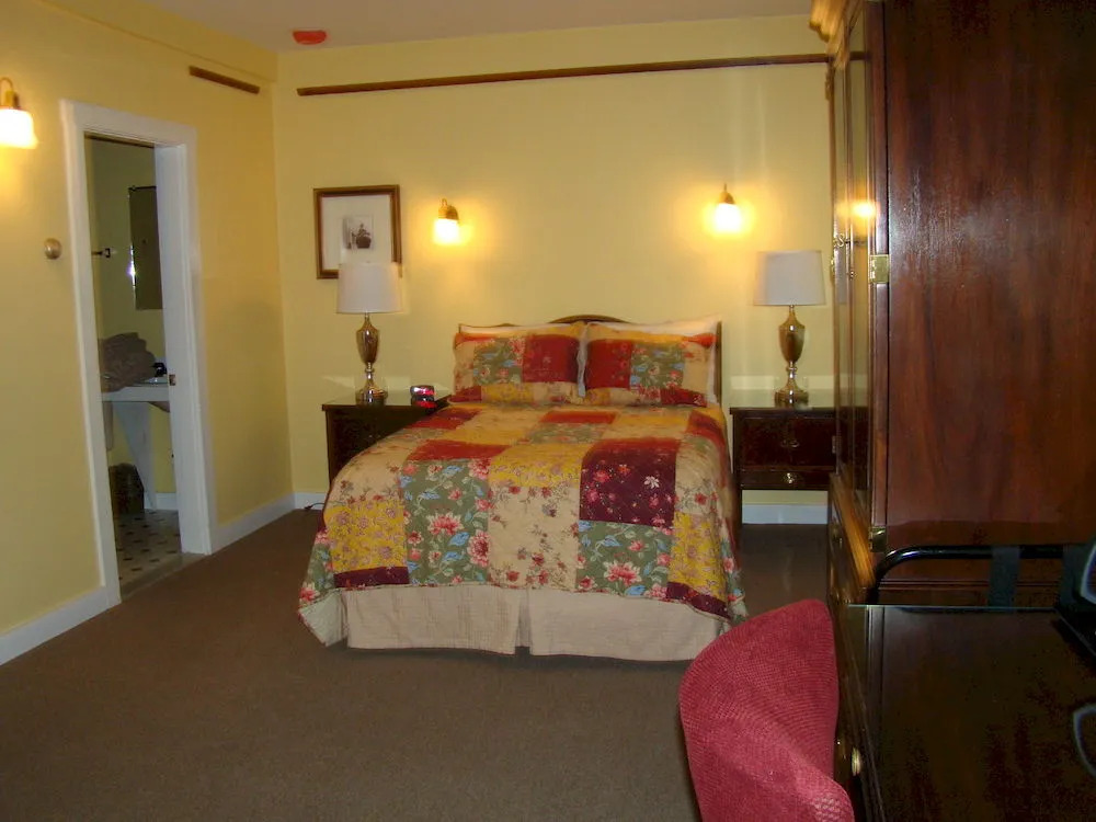 Belfast Breeze Inn