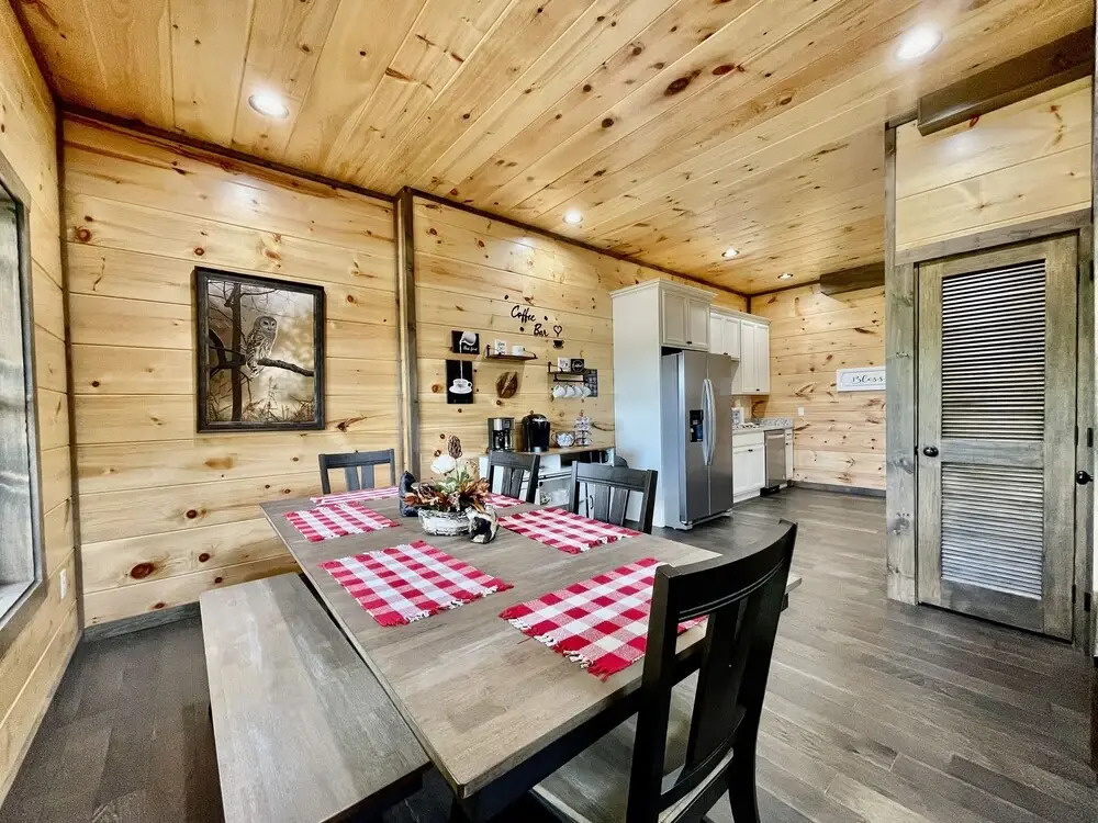 Bearly Behaving 2 Bedroom Cabin by RedAwning