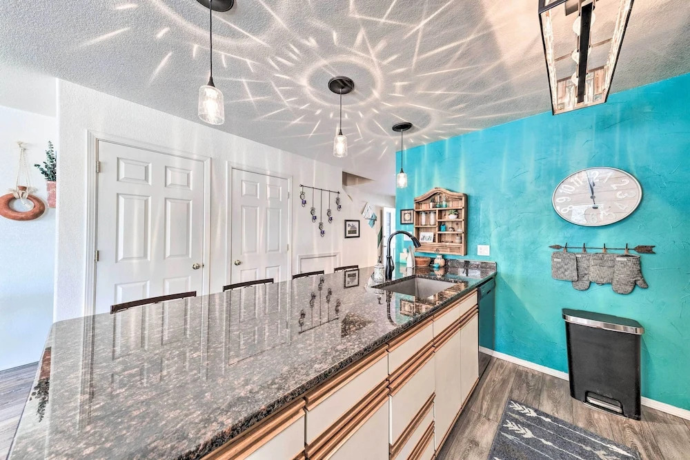Bright Cloudcroft Condo w/ Game Room + Deck!