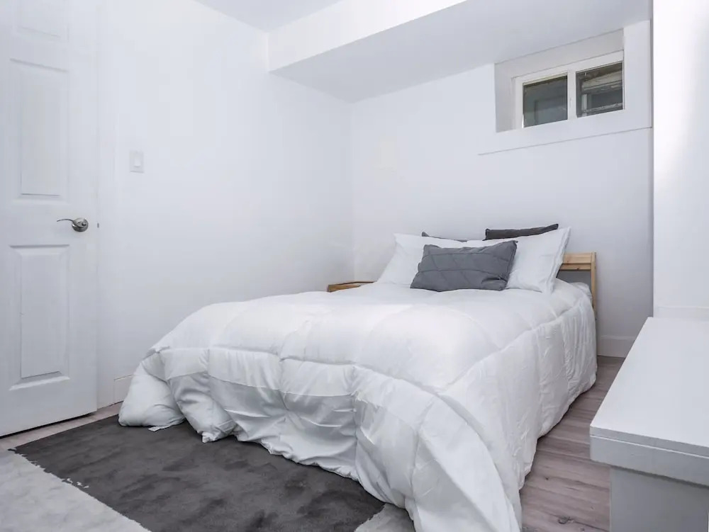 Cosy 1 Bedroom Suite in Leslieville