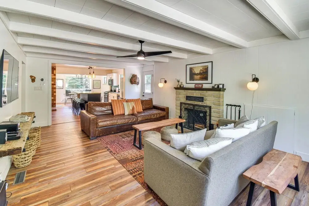 Cozy Retreat w/ Deck ~ 2 Mi to Pinecrest Lake!
