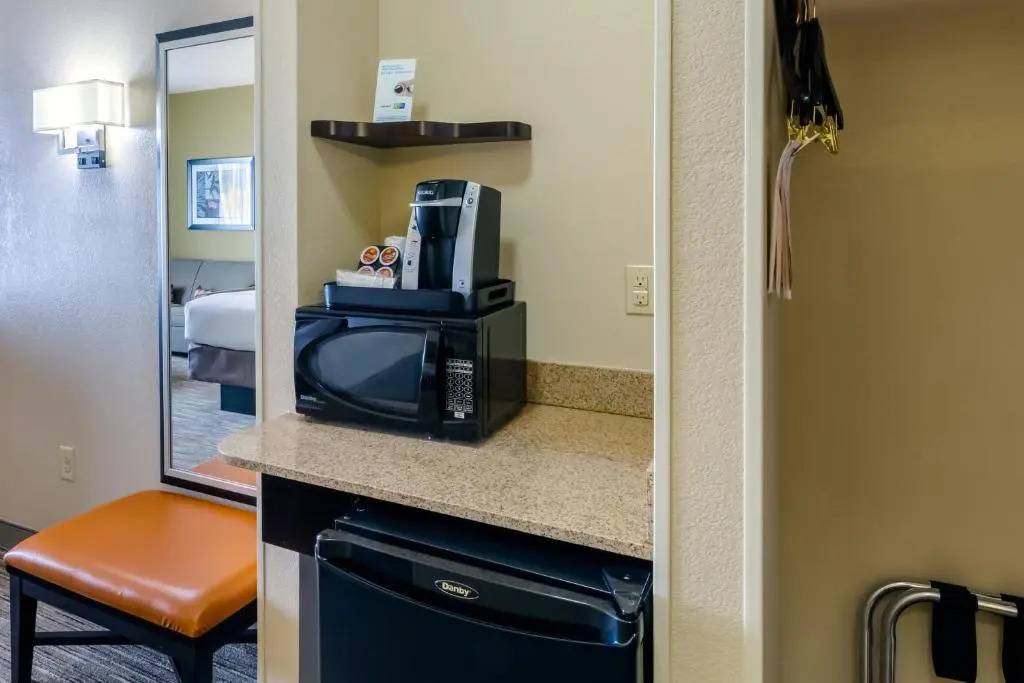 Holiday Inn Express Hotel & Suites Dallas West by IHG